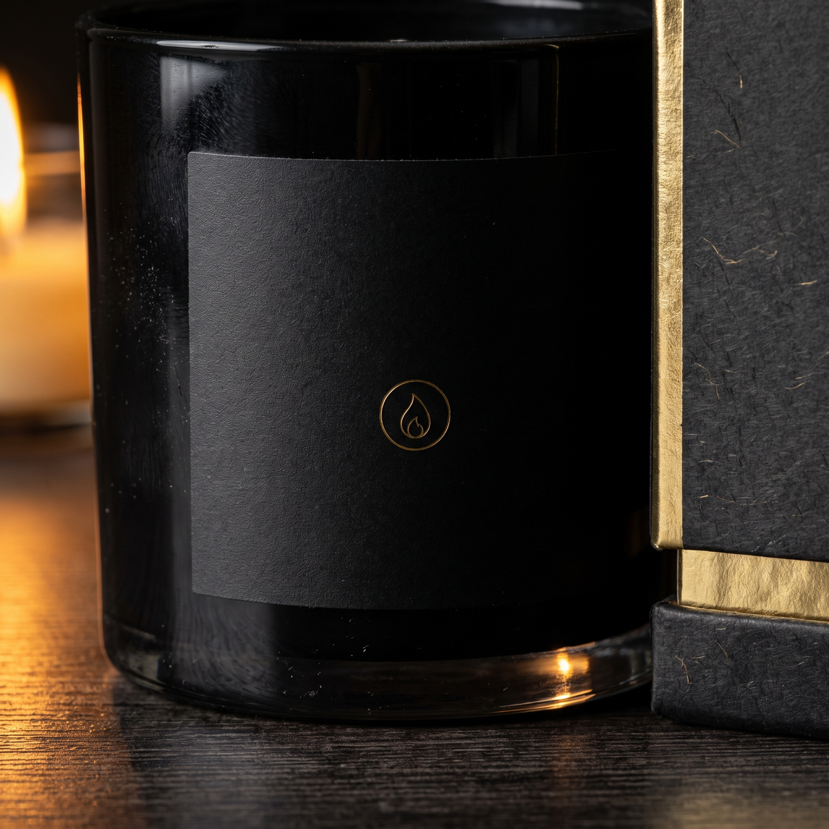 Regent — The Mahogany Teakwood candle, label detail close-up
